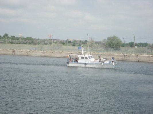 Doi cetățeni germani aflați la bordul unui yacht, pe Dunăre, sprijiniţi de poliţiştii de frontieră
